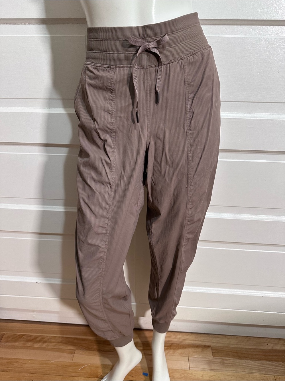 Lululemon Dance Studio Mid-Rise Jogger *Full Length 12 Beige Taupe $128